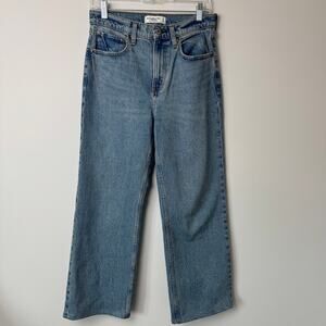 Abercrombie & Fitch Highrise 90's Relaxed Jean Size 27 Short